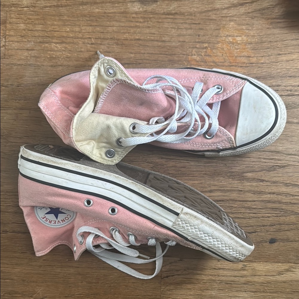 Converse Pink High-Top Sneakers Classic Style